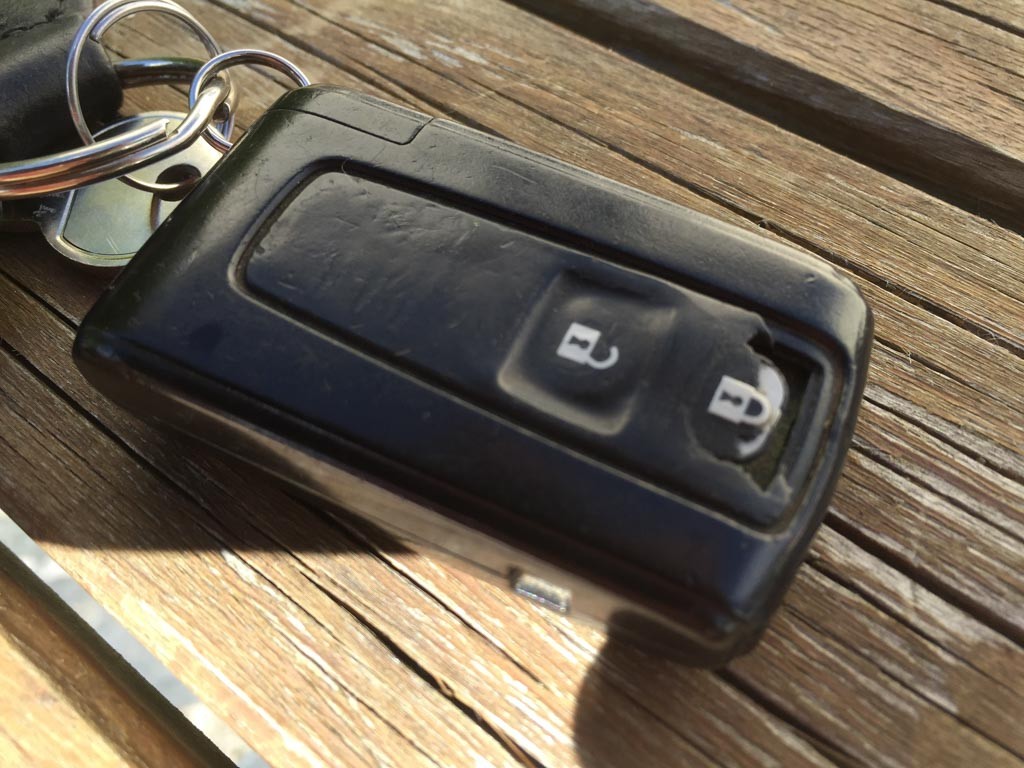 Worn car key ready for Sugru'ing