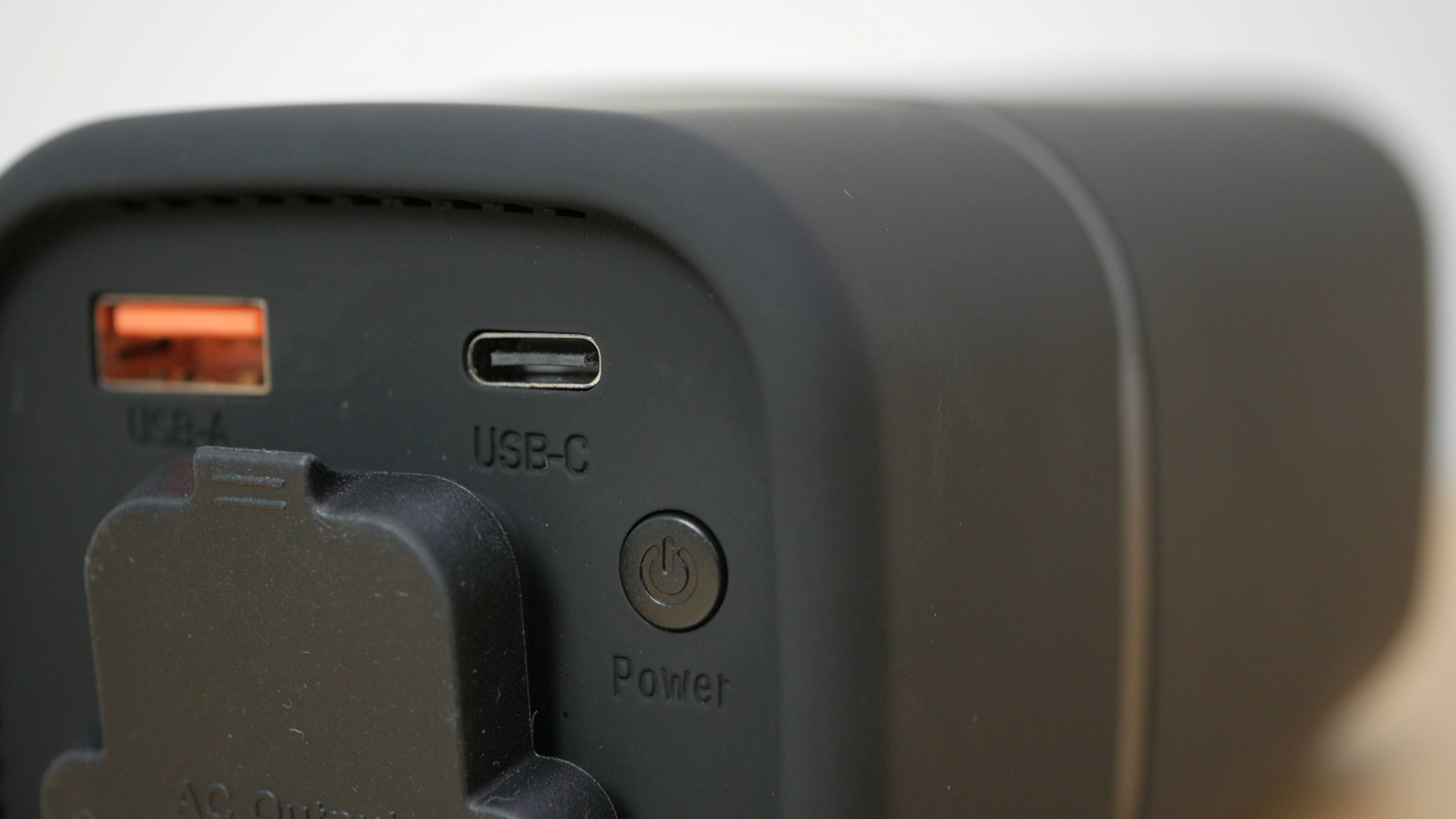 Power bank with AC outlet review | Updated RAVPower PD Pioneer 20000mAh